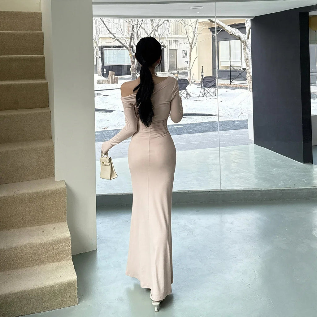 Vestido de cola de pez con hombros descubiertos de mujer