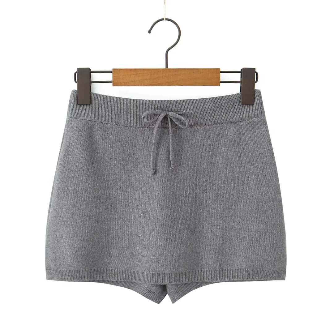 Falda gris de punto con botones
