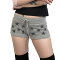 Shorts de terciopelo con pentagramas y cintura baja casual